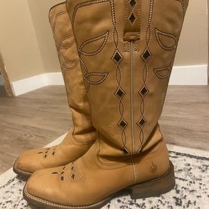 Women’s Ariat Square Toe Boots
